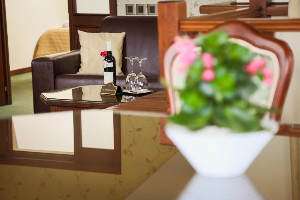 Hotel Foisorul Cu Flori Синая Экстерьер фото